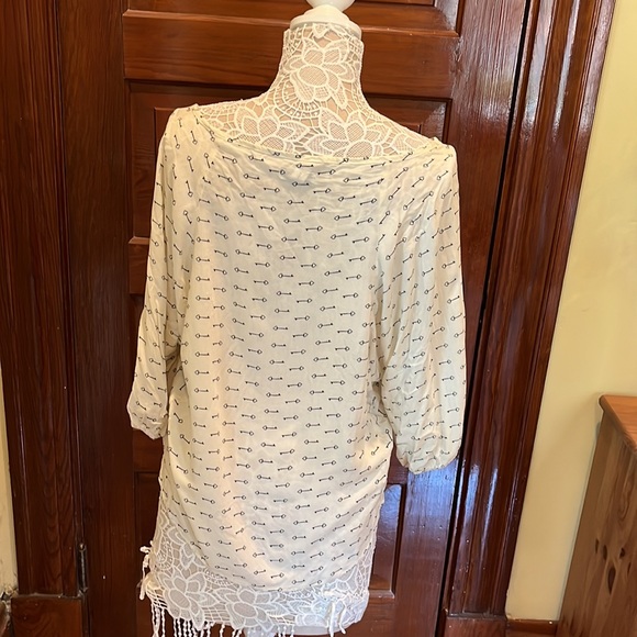 Old Navy key print flowy top (size L) - Picture 6 of 9